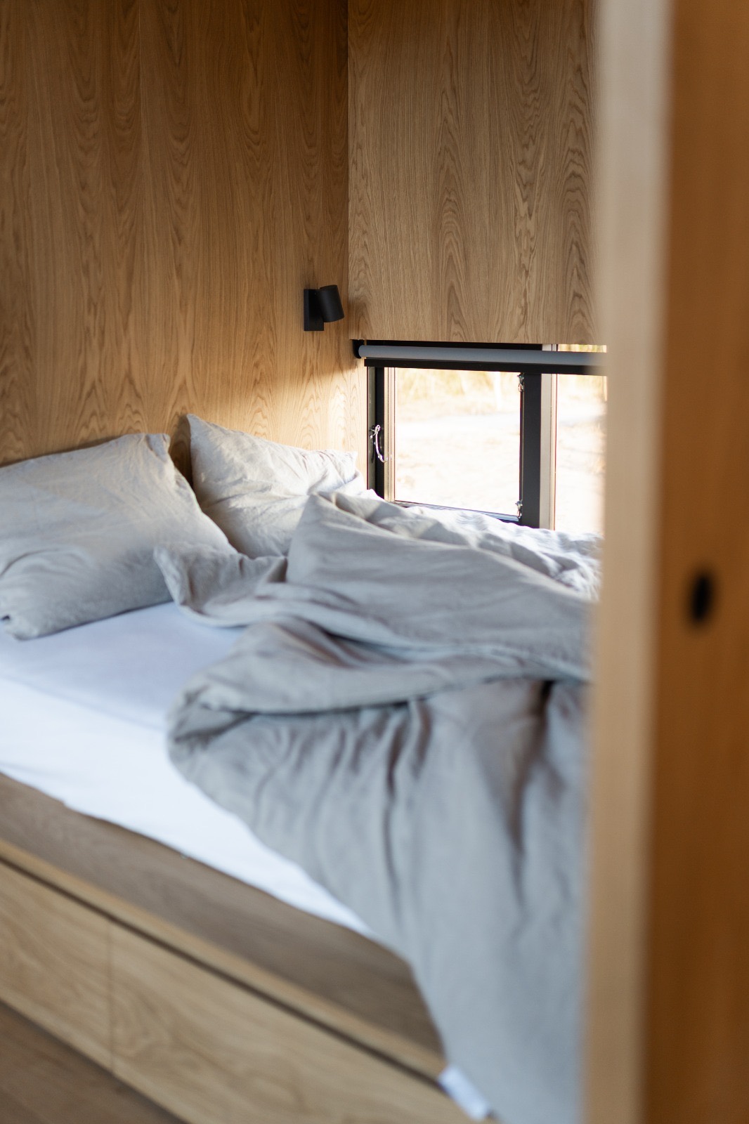 Kingsize Auping-bed opgemaakt met een Yumeko-dekbed